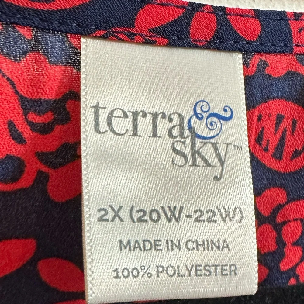 NWOT Terra & Sky Navy Blue & Red Floral Tank Top - Picture 4 of 4